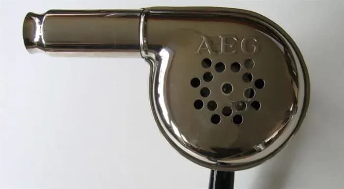 Kto wynalazł suszarkę do włosów? Odkryj zaskakującą historię wynalazku