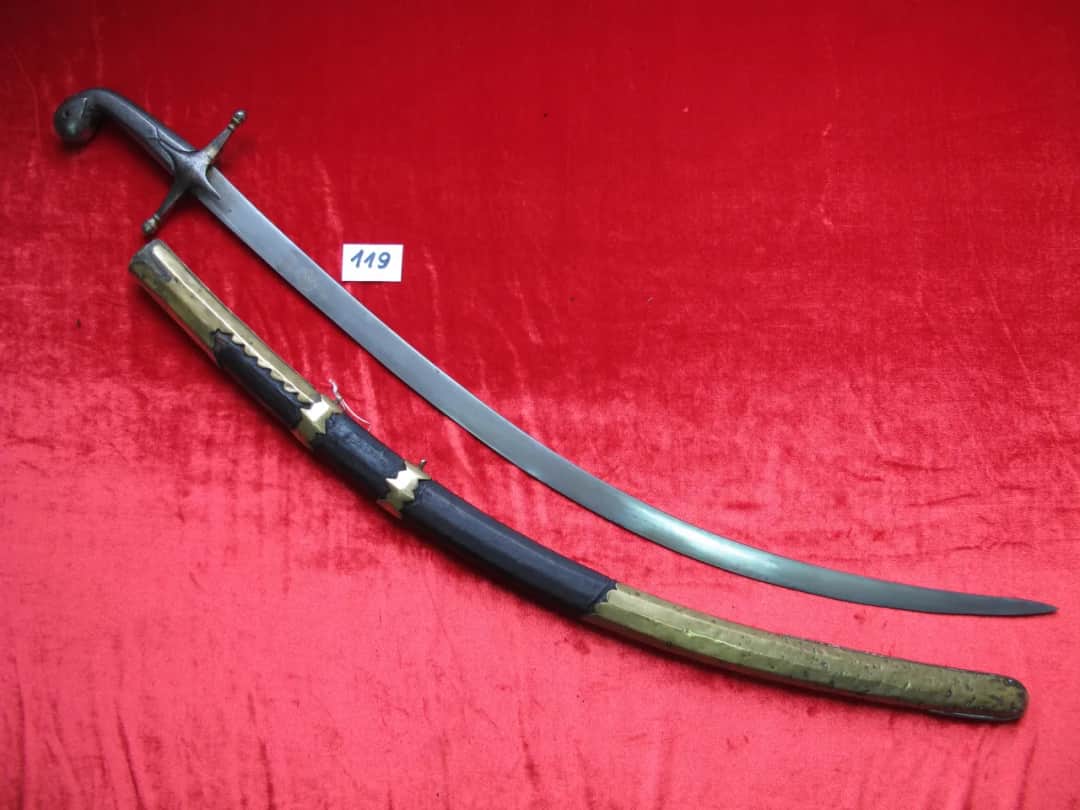 Turecka szabla: historia, użycie i krzyżówki związane z bronią