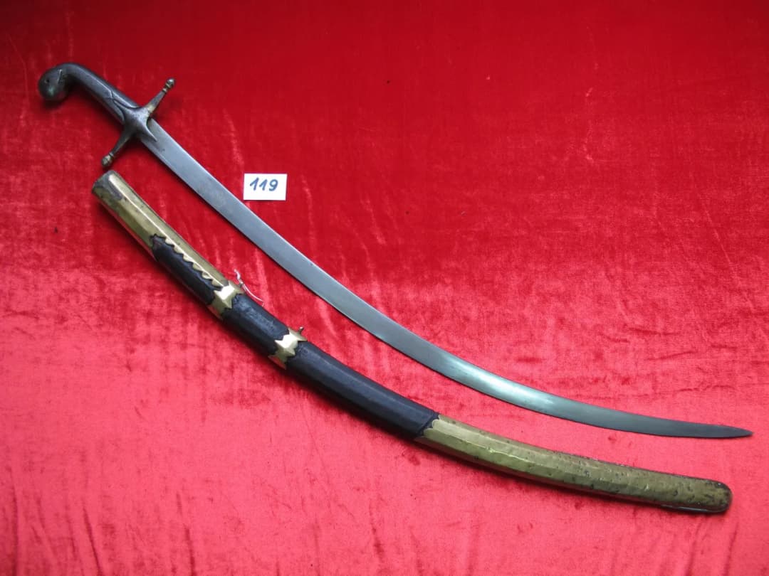 Turecka szabla: historia, użycie i krzyżówki związane z bronią