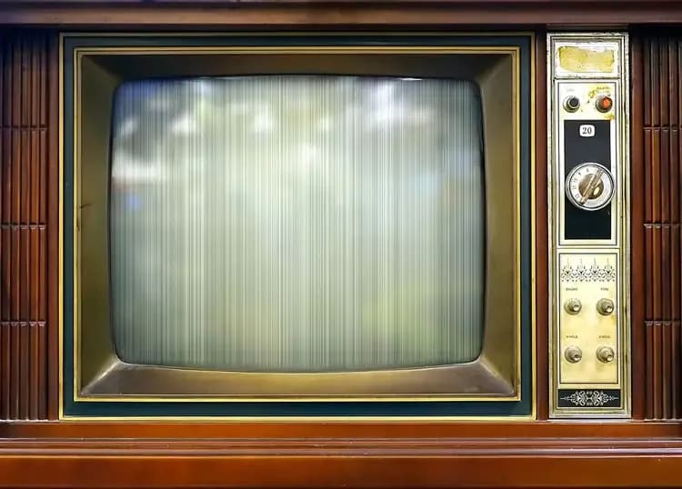 Kiedy wynaleziono telewizor? Odkryj jego fascynującą historię
