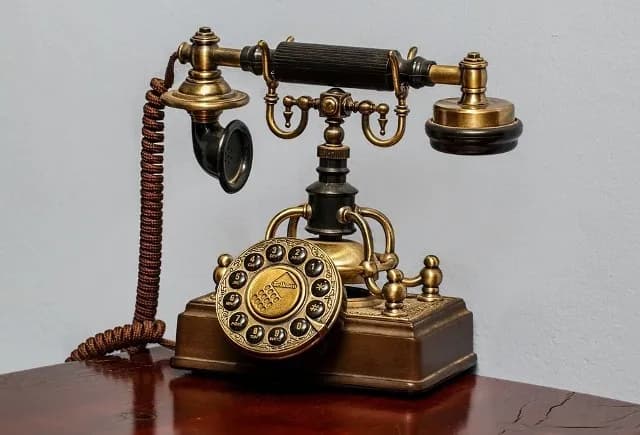 Kto wynalazł pierwszy telefon? Odkryj fascynującą historię wynalazku