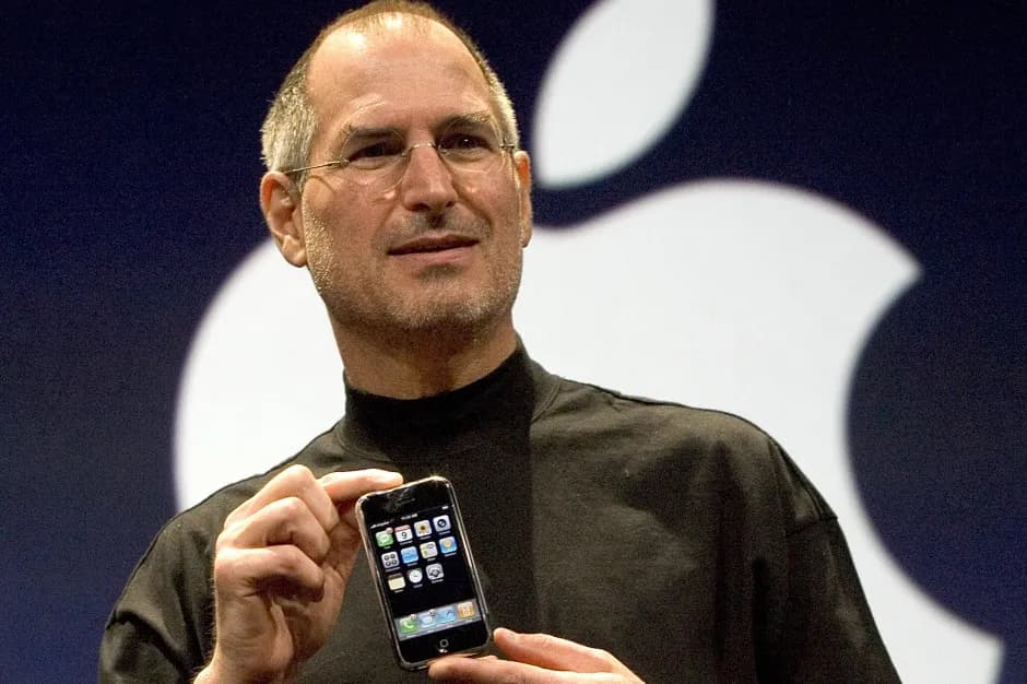 Kto wynalazł iPhone i jak zmienił świat technologii mobilnej?
