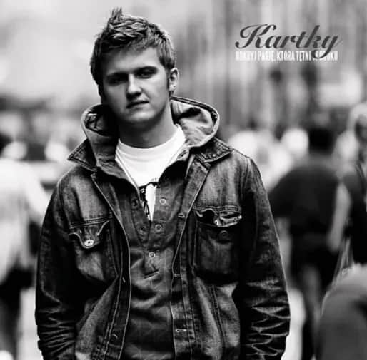 Odkryj pasję która tętni w bruku – analiza mixtape'u Kartky'ego
