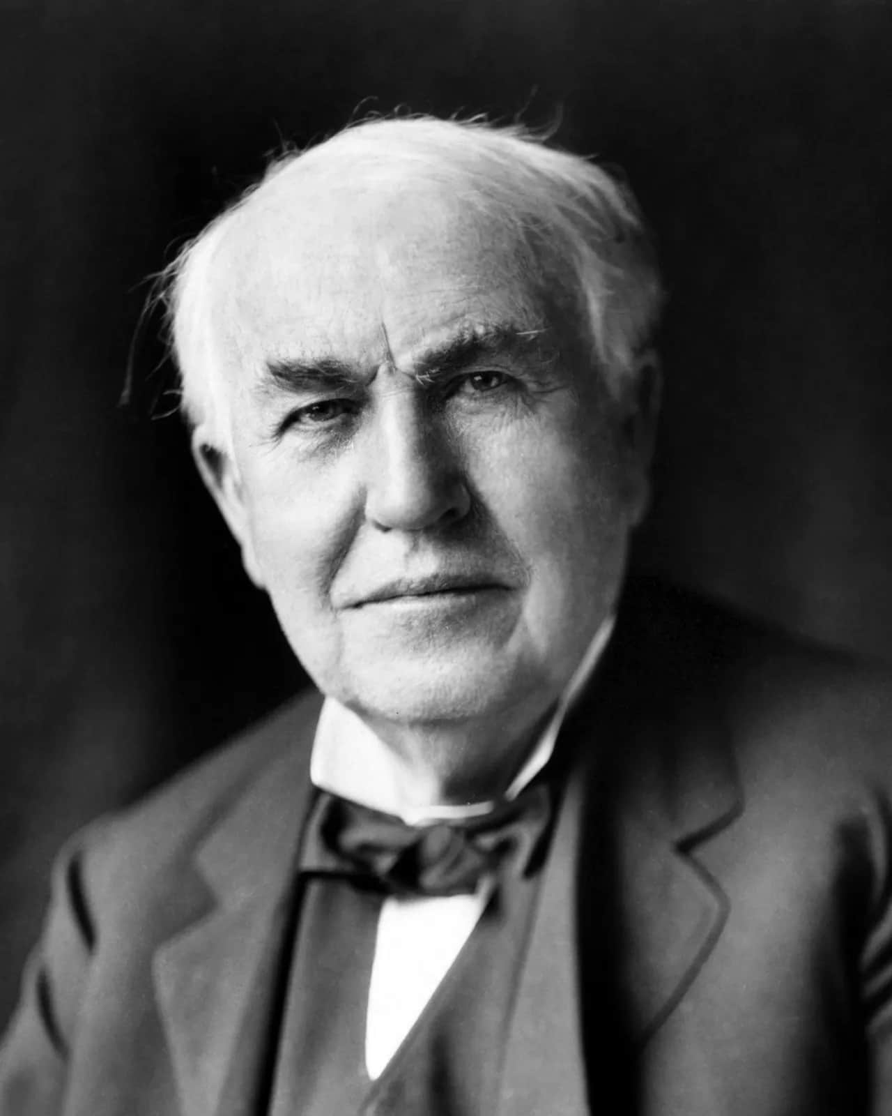 Thomas Edison co wynalazł i jak zmienił świat technologii
