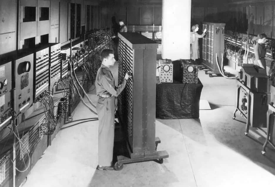 W którym roku wynaleziono komputer? Odkryj fascynującą historię
