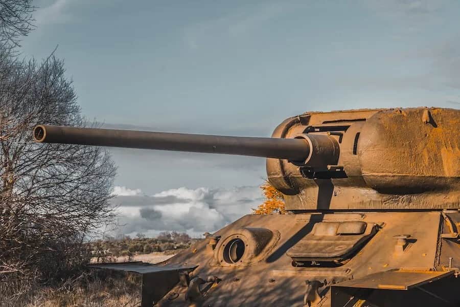 Kto wynalazł czołg? Odkryj fascynującą historię jego twórców