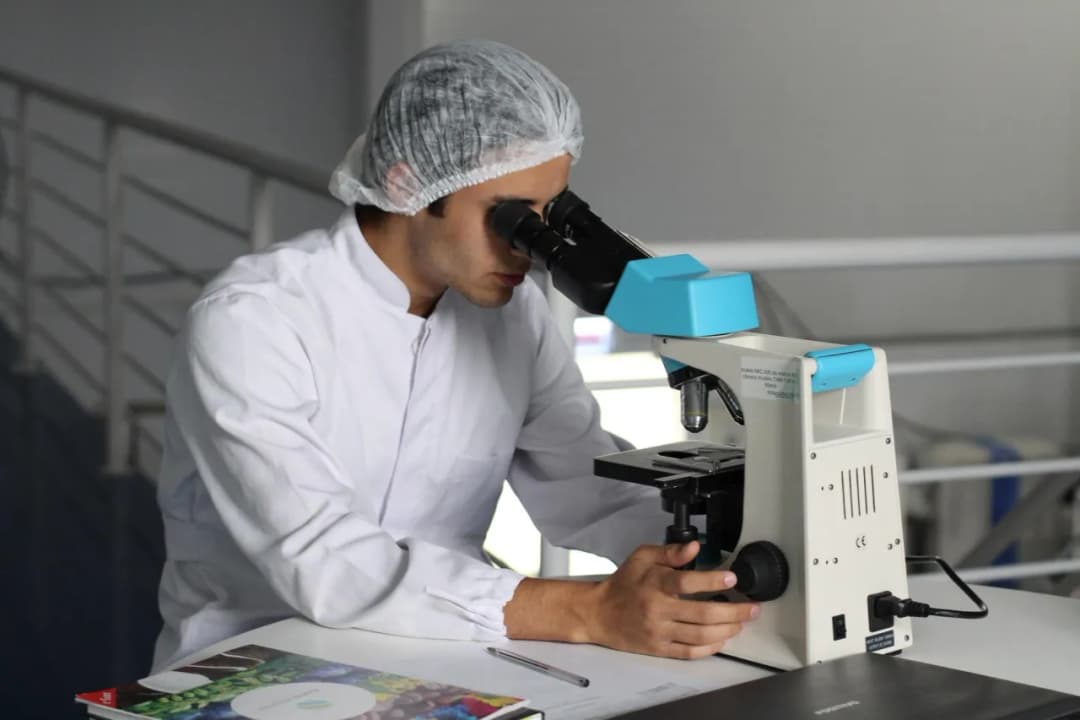 Odkrycia biologiczne, które zmieniły świat i wpłynęły na ludzkość